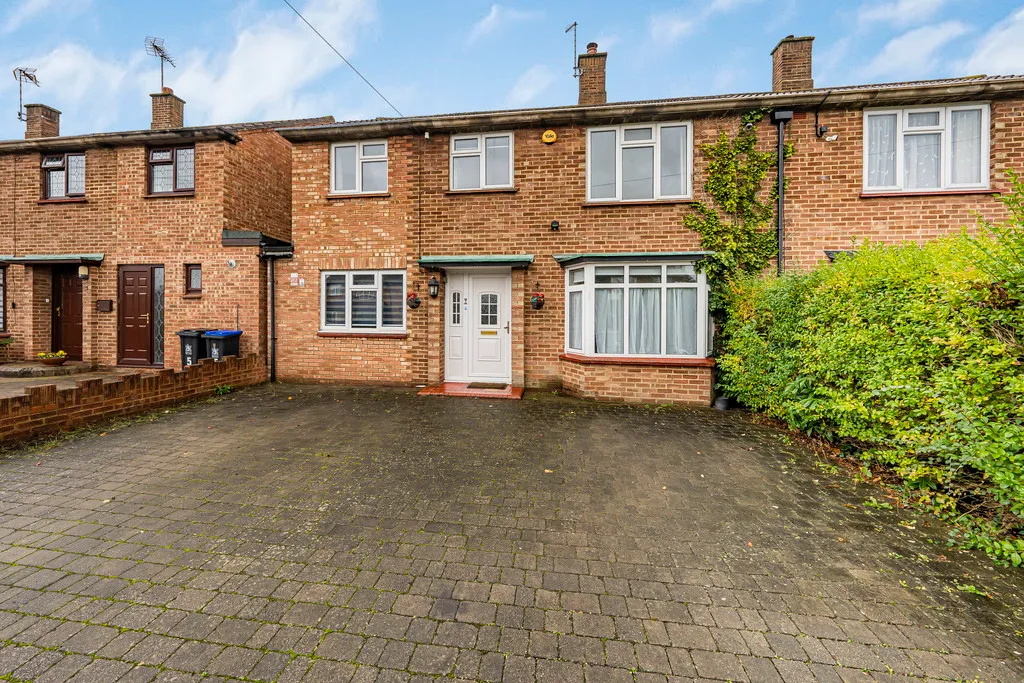 4 bed house for sale — St. Marys Road, Denham, UB9