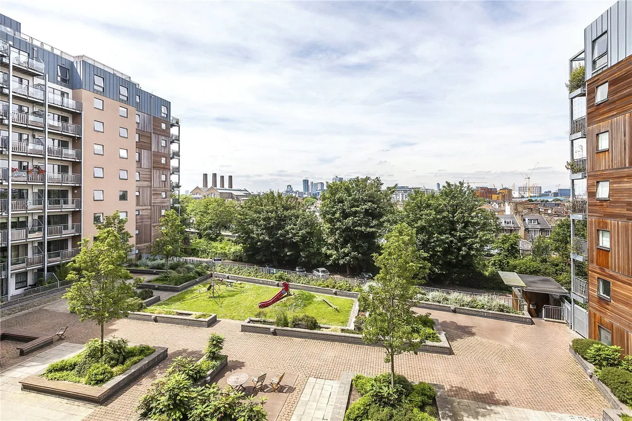 Seren Park Gardens, London, SE3, photo 3