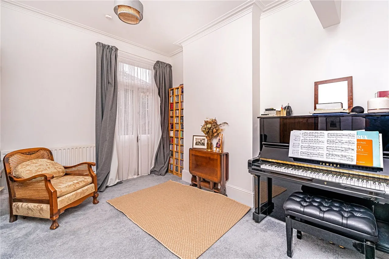 Oldfield Road, Hampton, TW12 2AE, photo 5