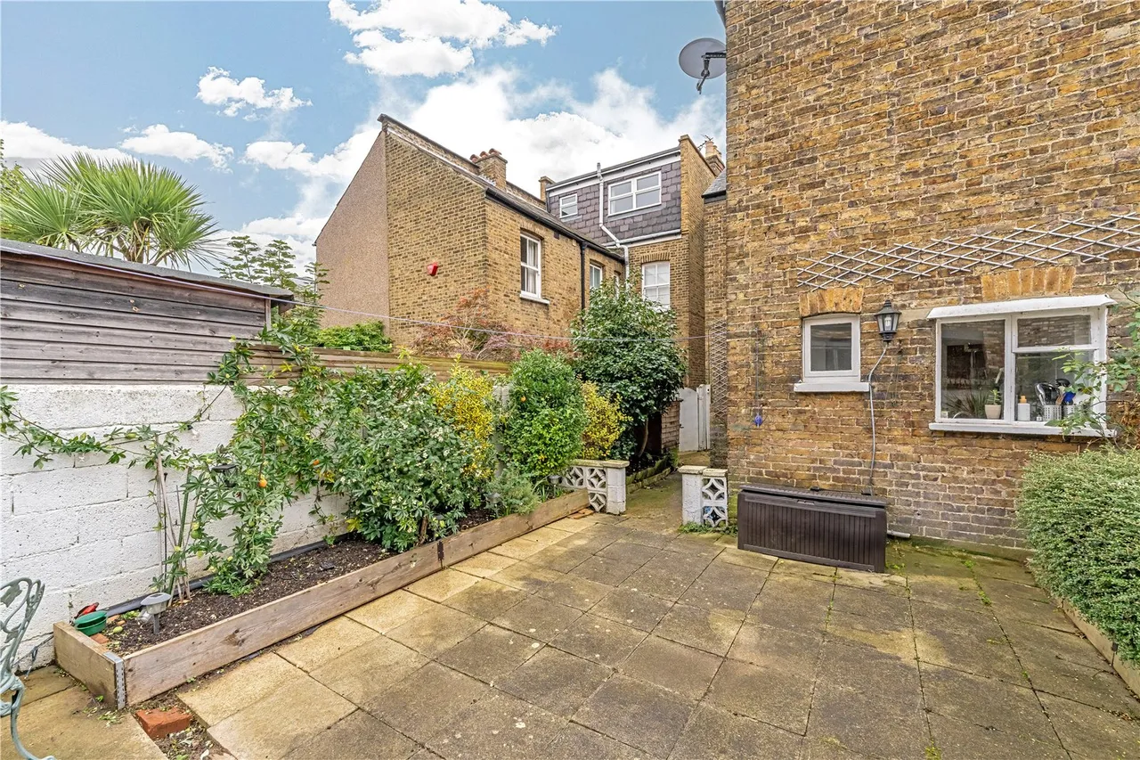 Oldfield Road, Hampton, TW12 2AE, photo 2