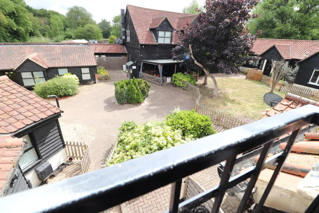 Coxtie Green Road, Navestockside, CM14, photo 9