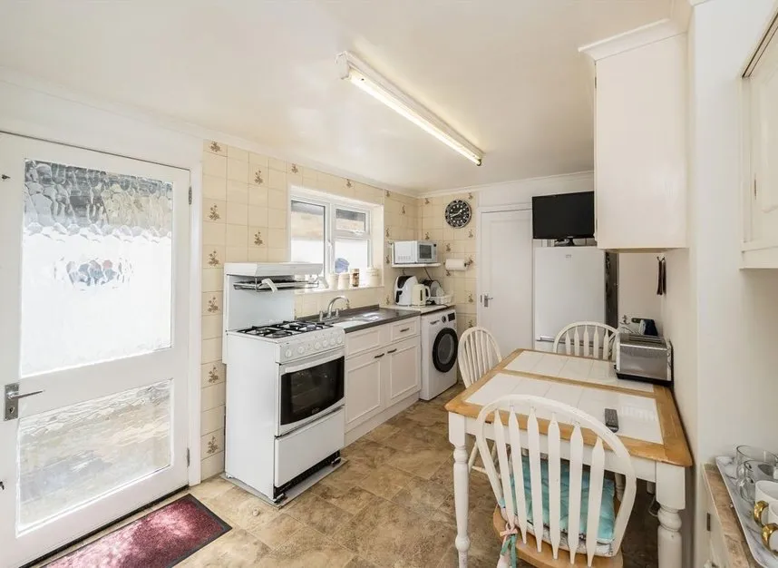 Buckmaster Road, Between the Commons, SW11, photo 4
