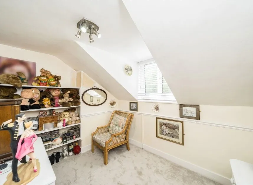 Buckmaster Road, Between the Commons, SW11, photo 9