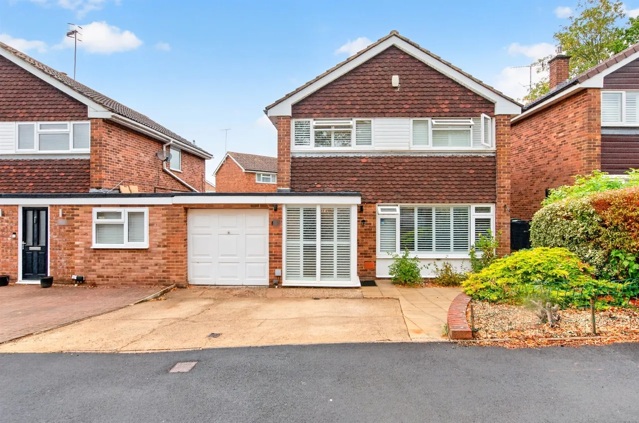 3 bed house for sale — Ashridge Drive, Bricket Wood, ST. ALBANS
