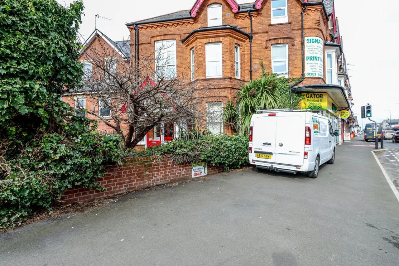 Holdenhurst Road, Bournemouth, photo 12