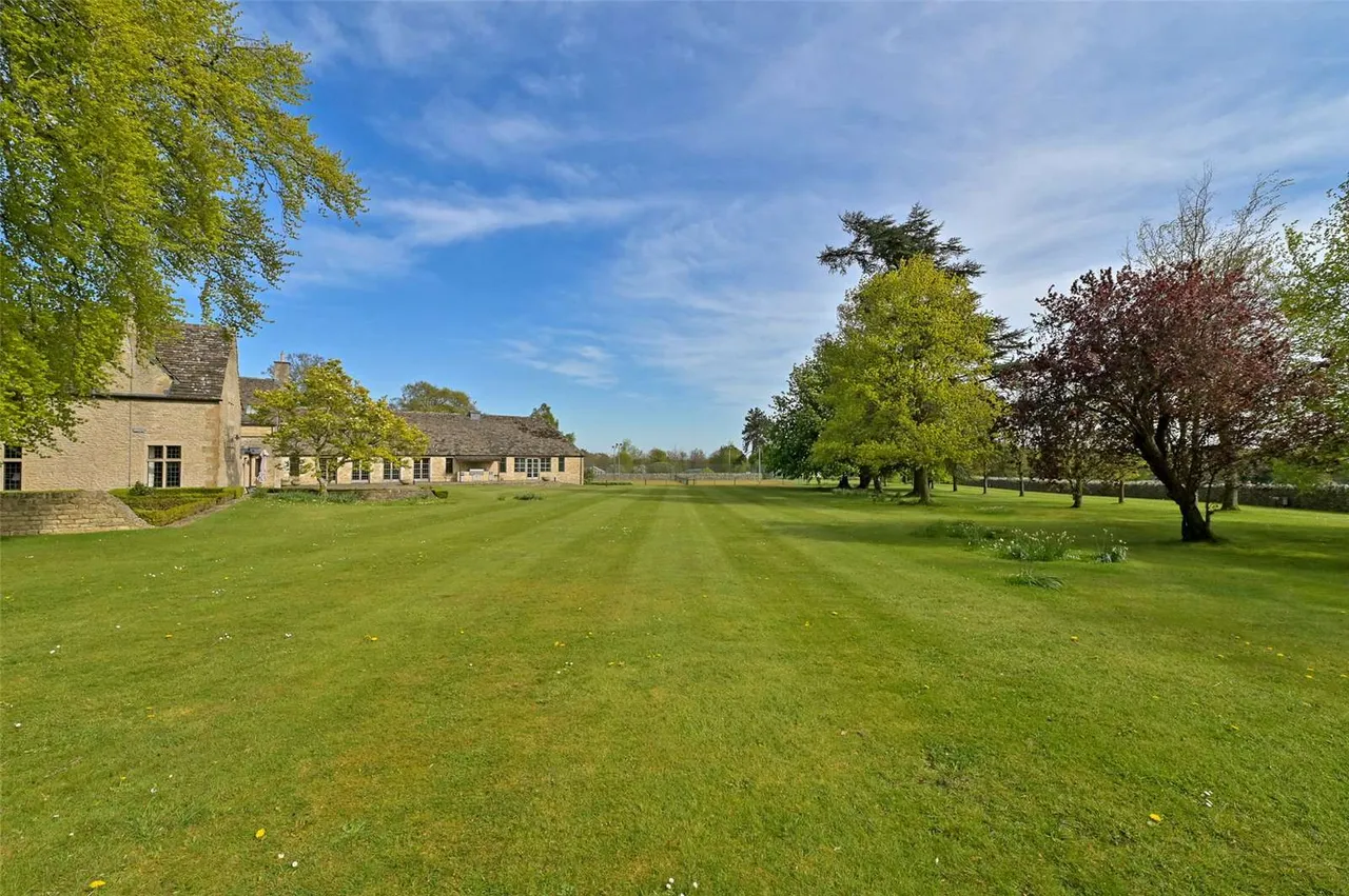 Bagendon, Cirencester, Gloucestershire, GL7 7JF, photo 3