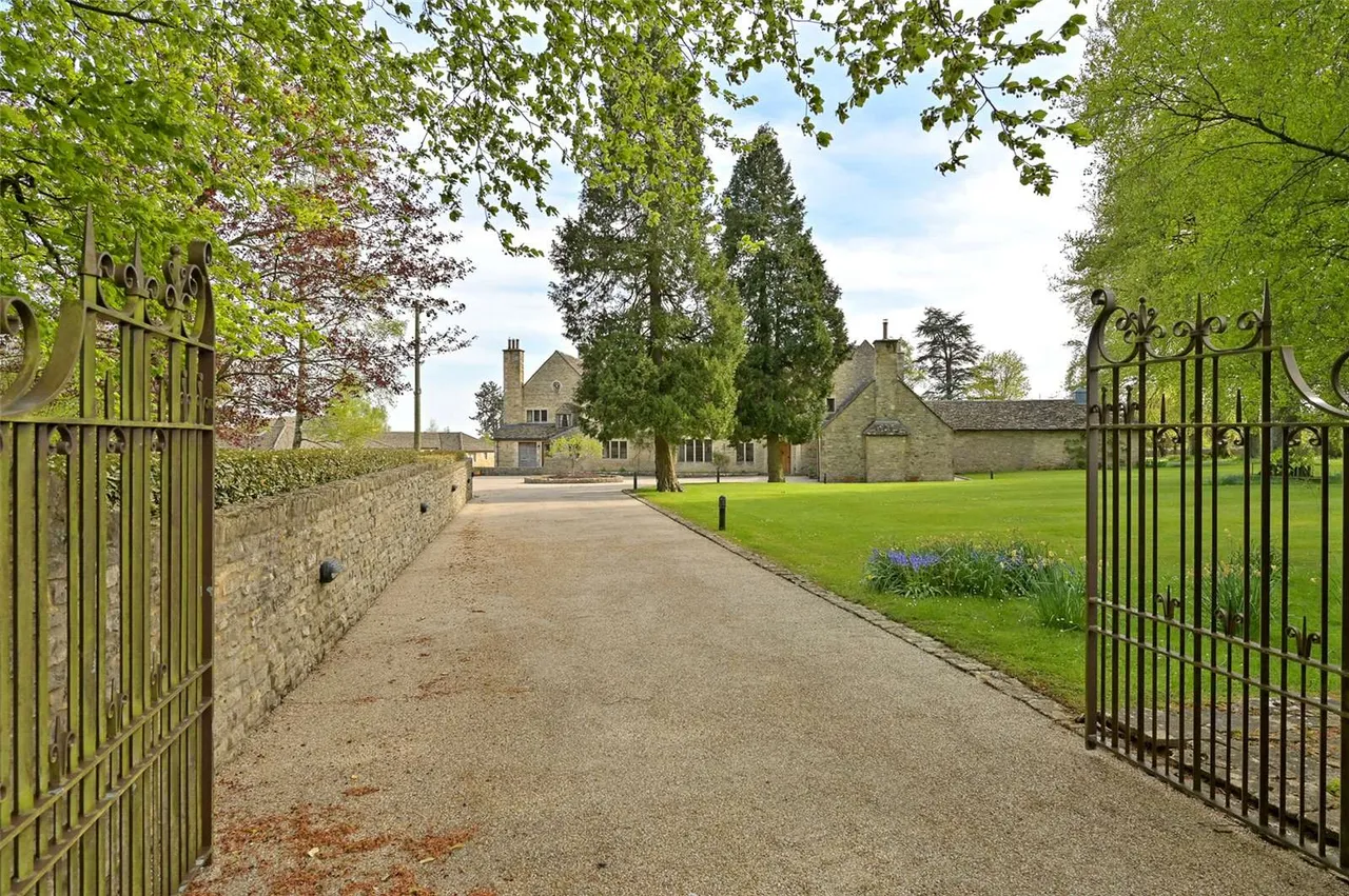 Bagendon, Cirencester, Gloucestershire, GL7 7JF, photo 4