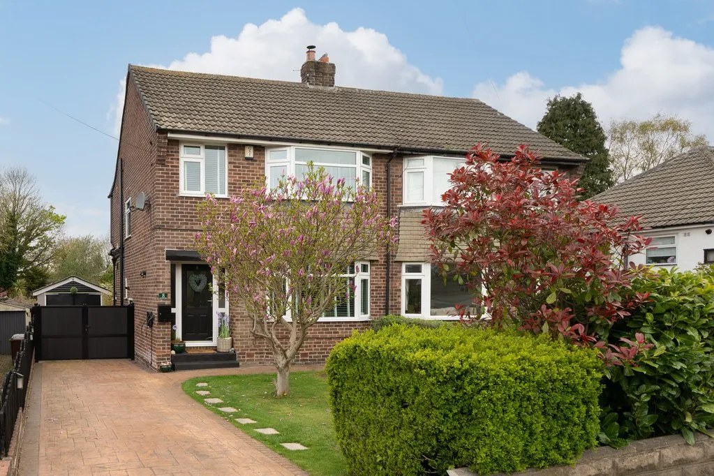 3 bed house for sale — Kingsley Drive, Birkenshaw BD11 2ND
