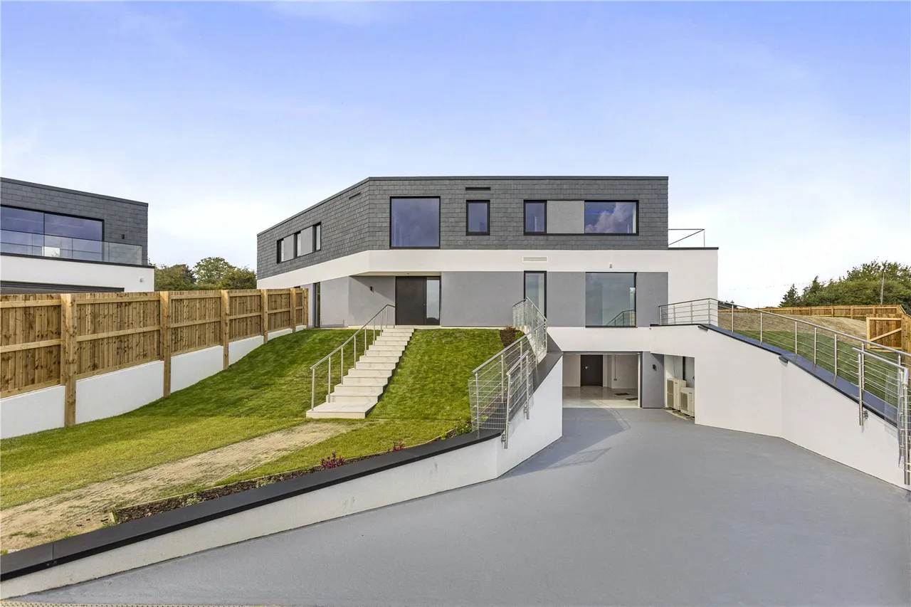 6 bed house to rent — Rosebury Close, Goffs Oak, Waltham Cross, Hertfordshire, EN7 6UZ
