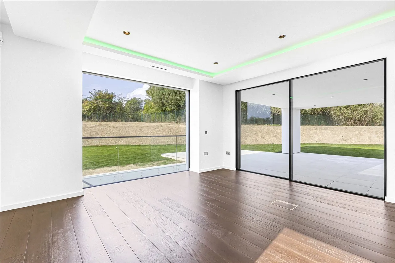 Rosebury Close, Goffs Oak, Waltham Cross, Hertfordshire, EN7 6UZ, photo 6