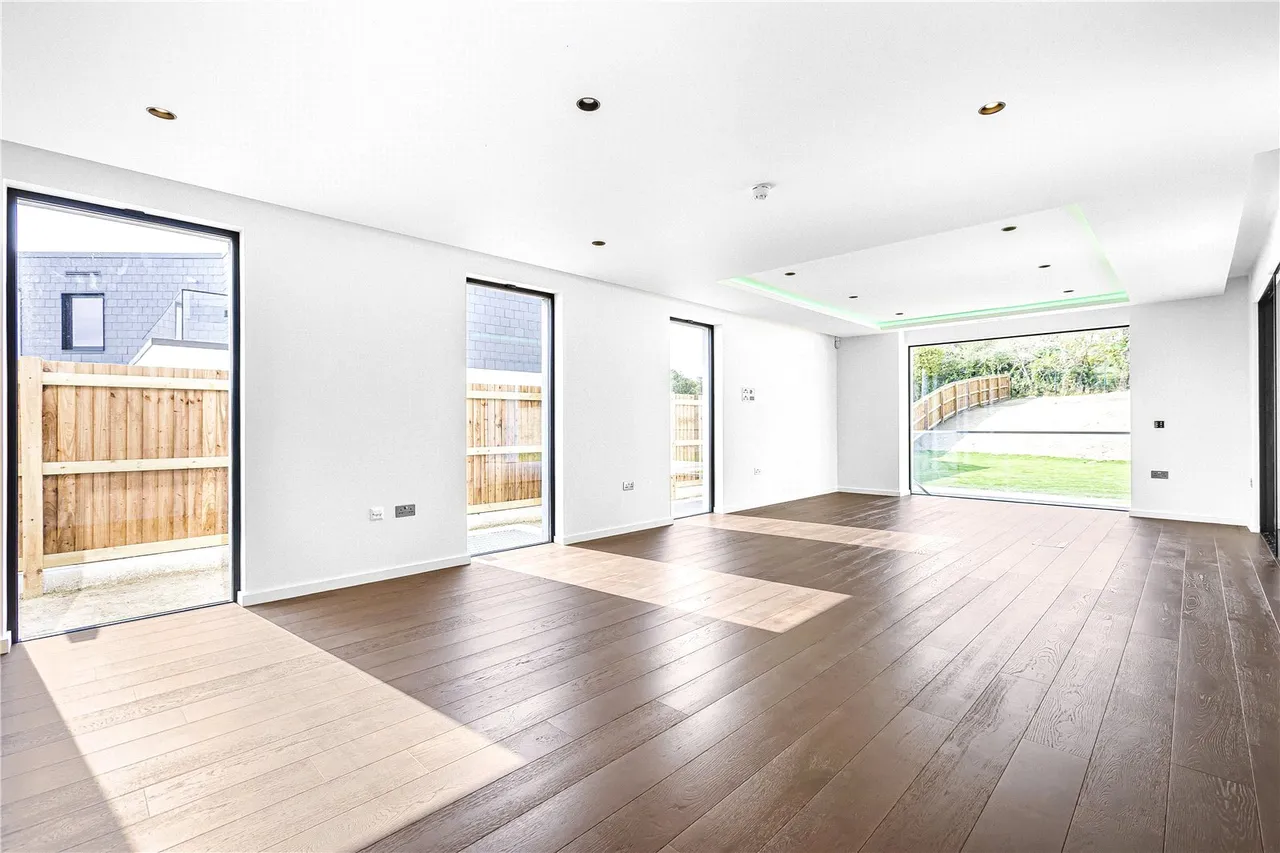 Rosebury Close, Goffs Oak, Waltham Cross, Hertfordshire, EN7 6UZ, photo 9