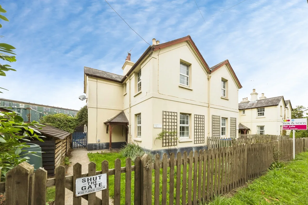 2 bed house for sale, Railway Cottages, Sheffield Park, TN22