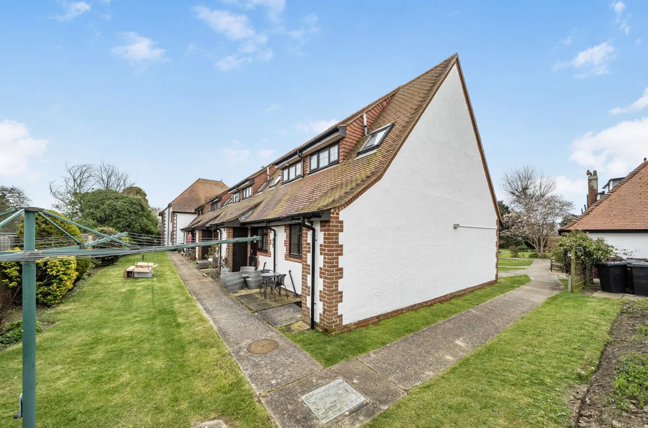 Off Manor Farm Court, Selsey, PO20, photo 16
