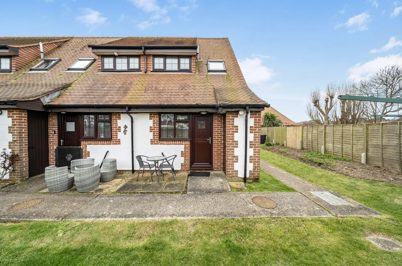 Off Manor Farm Court, Selsey, PO20, photo 13