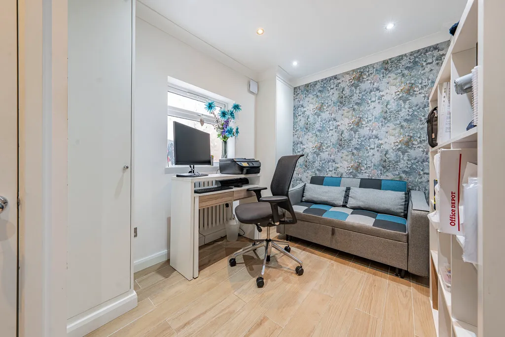 Blossom Way, West Drayton, UB7, photo 13