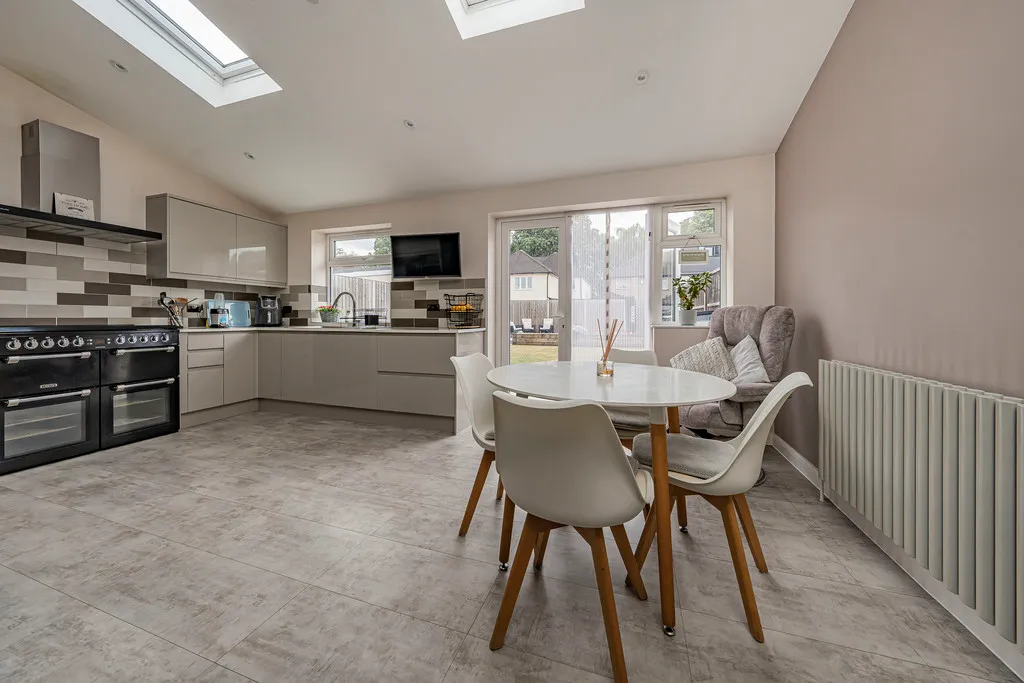 Blossom Way, West Drayton, UB7, photo 2