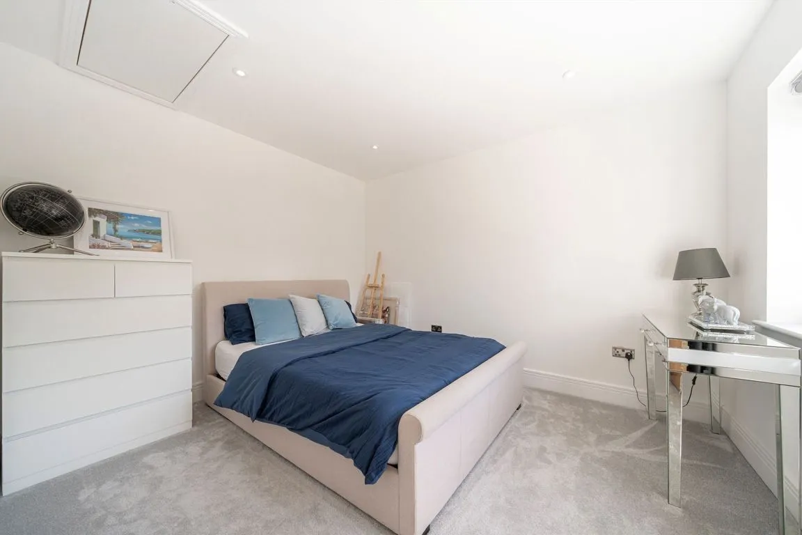 Pine Grove, Weybridge, KT13, photo 9