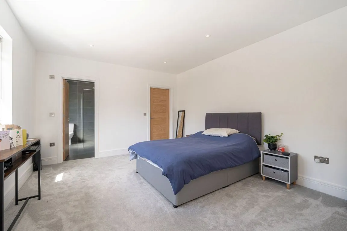 Pine Grove, Weybridge, KT13, photo 8
