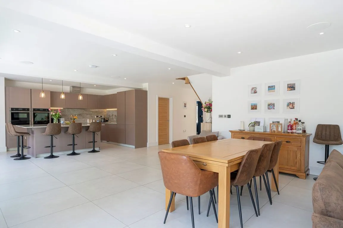 Pine Grove, Weybridge, KT13, photo 4