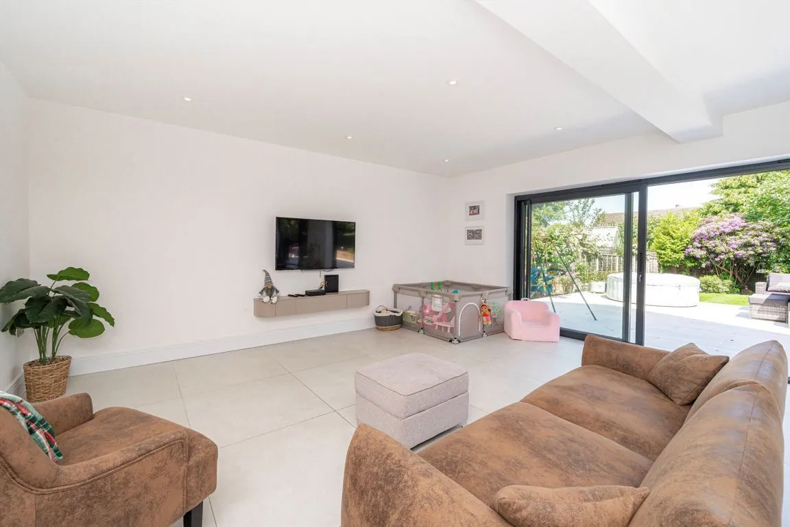 Pine Grove, Weybridge, KT13, photo 5
