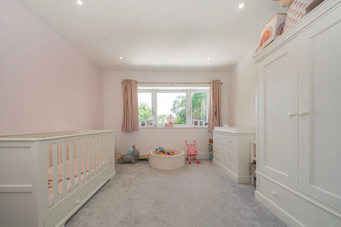 Pine Grove, Weybridge, KT13, photo 10