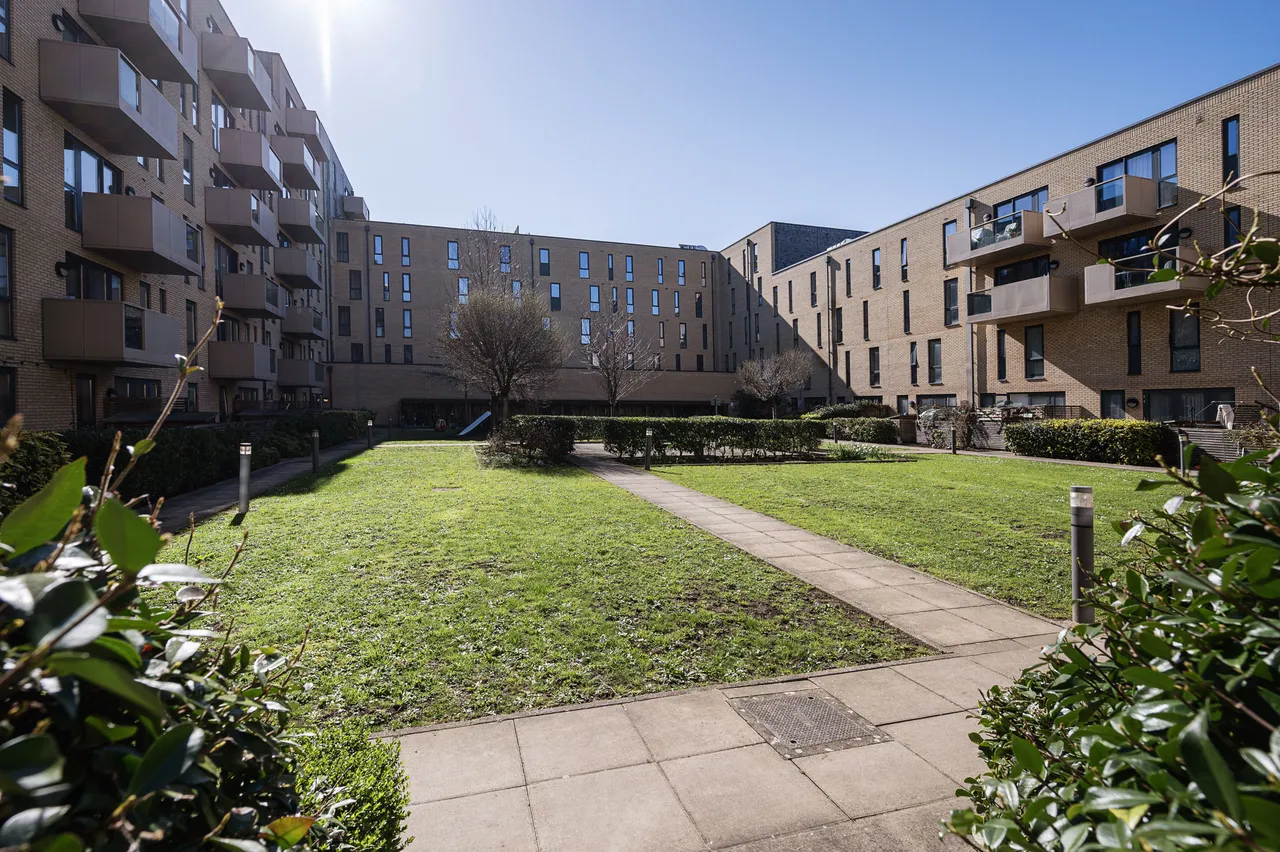 24 Dongola Road, London, photo 3