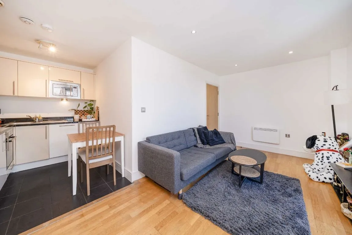 Prestons Road, London, photo 3