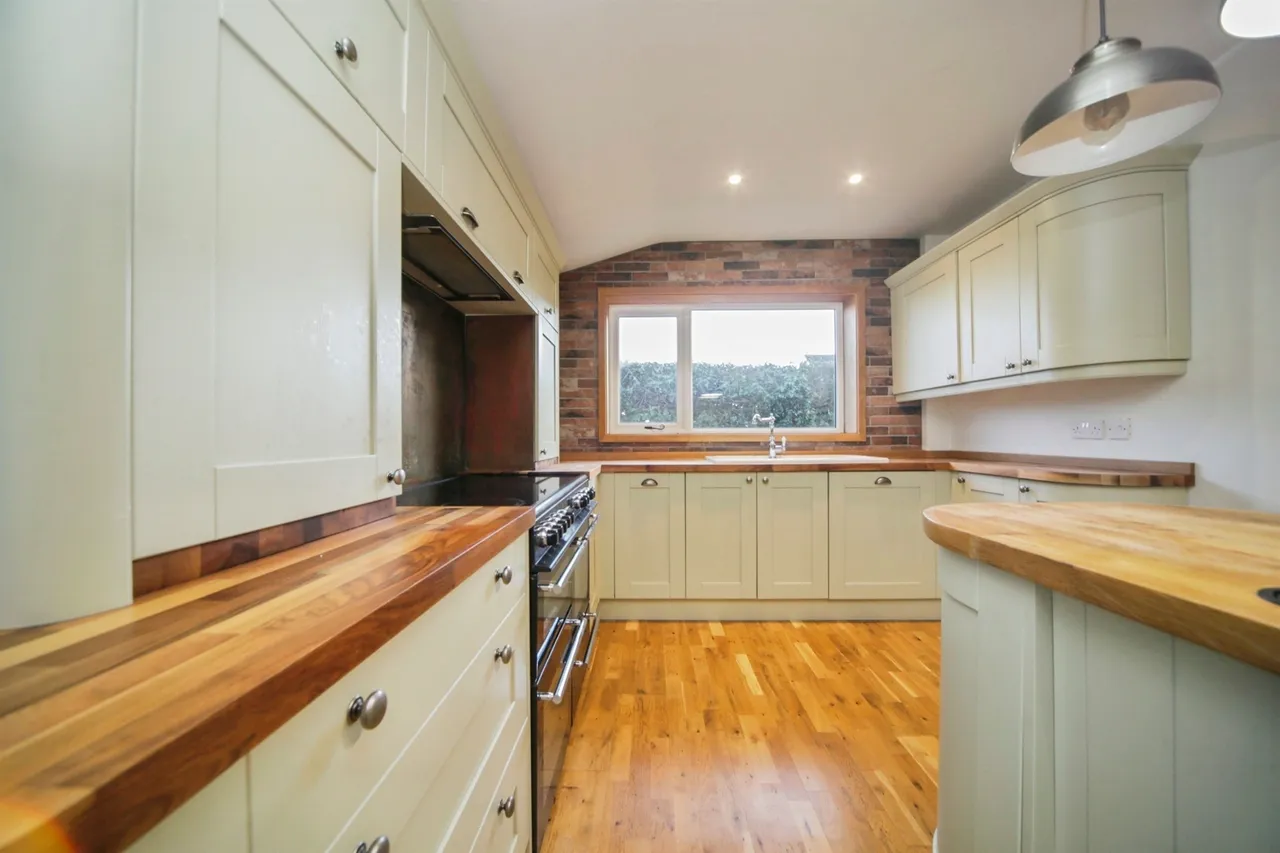 Main Road, Pettistree, Woodbridge, photo 8