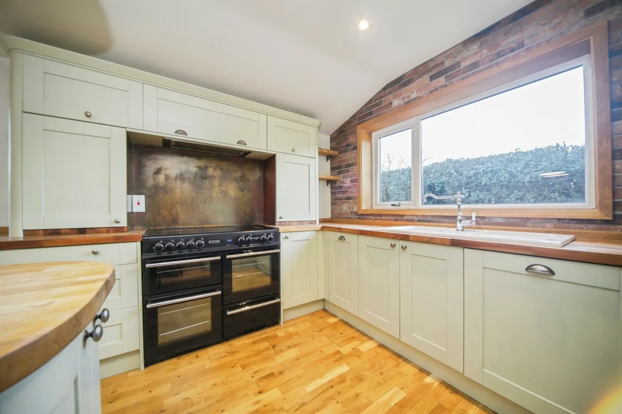 Main Road, Pettistree, Woodbridge, photo 9
