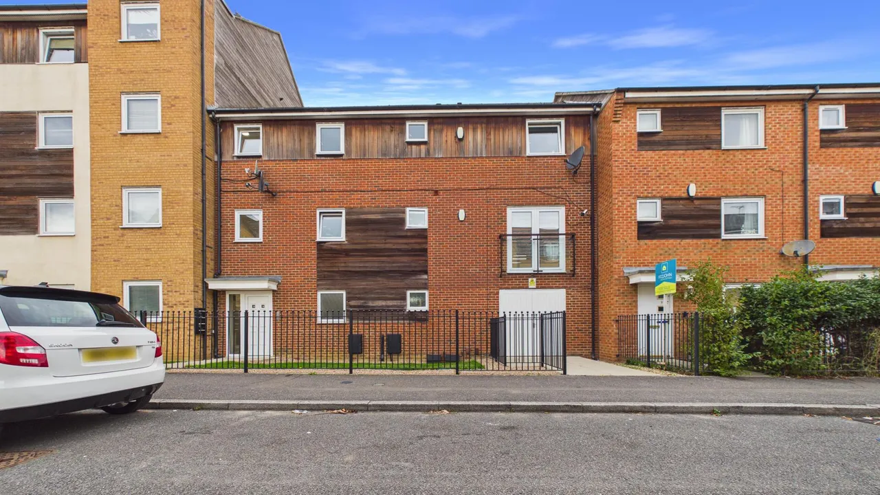 1 bed flat for sale, Delves Way, Peterborough