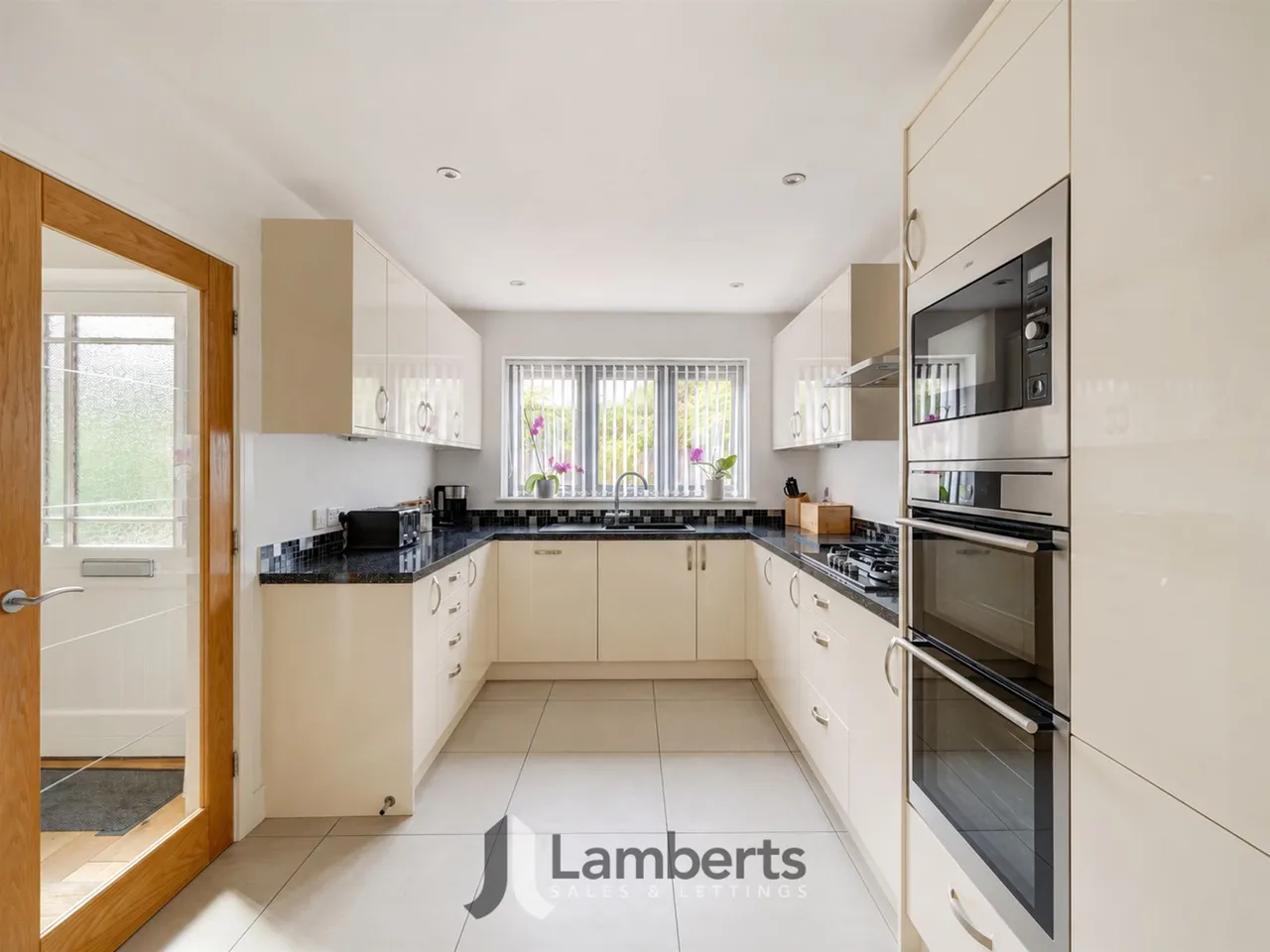 5 Arrow View, Studley, photo 7