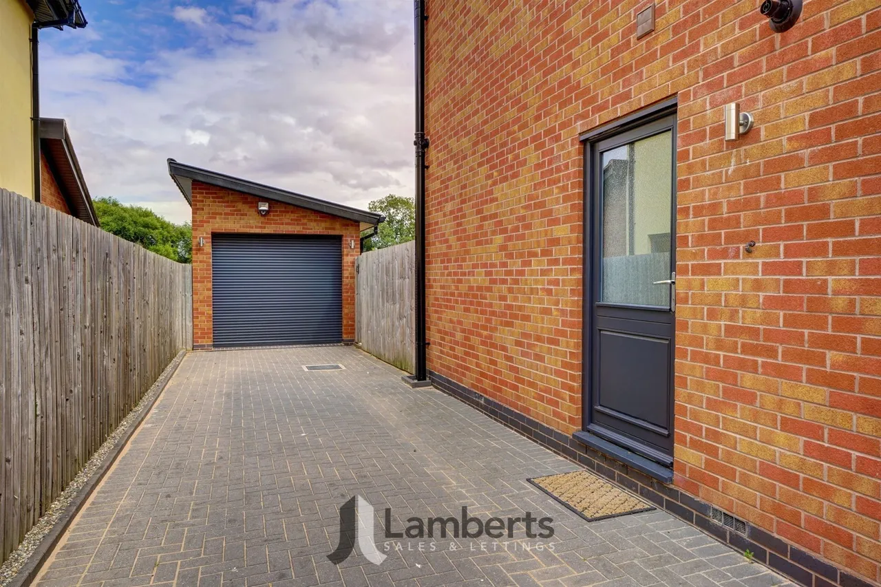 5 Arrow View, Studley, photo 25