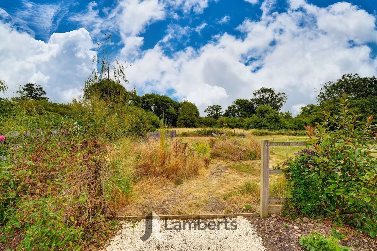 5 Arrow View, Studley, photo 22