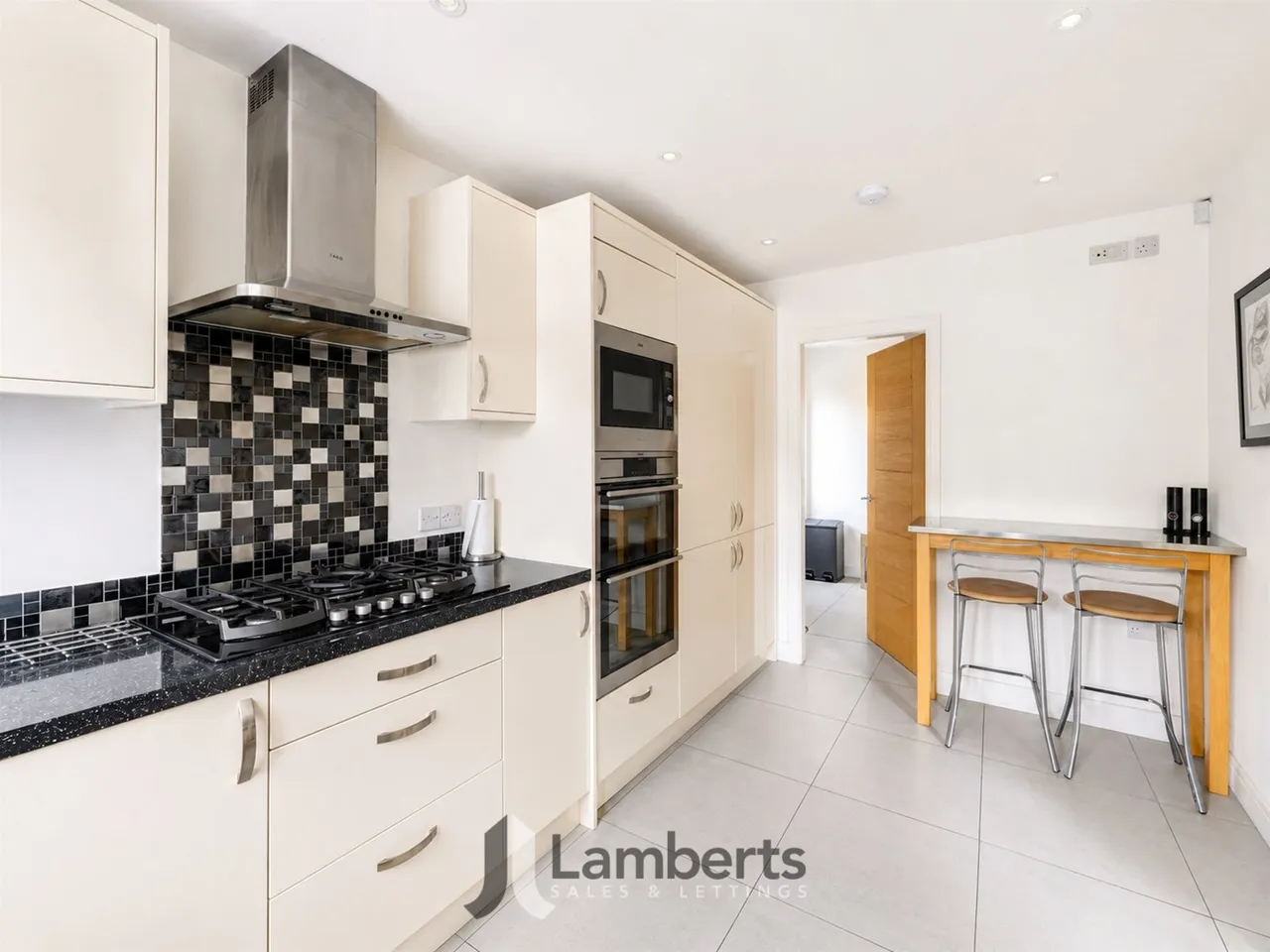5 Arrow View, Studley, photo 6