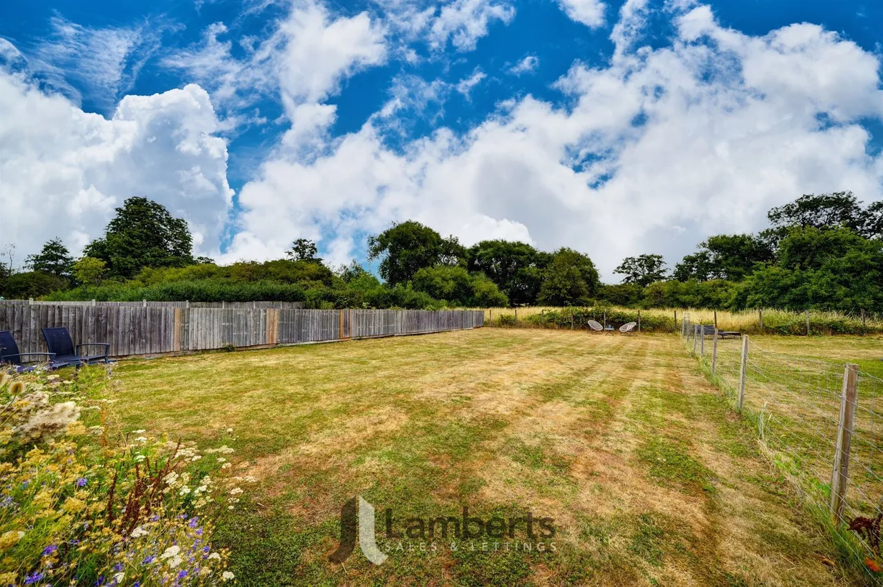 5 Arrow View, Studley, photo 33