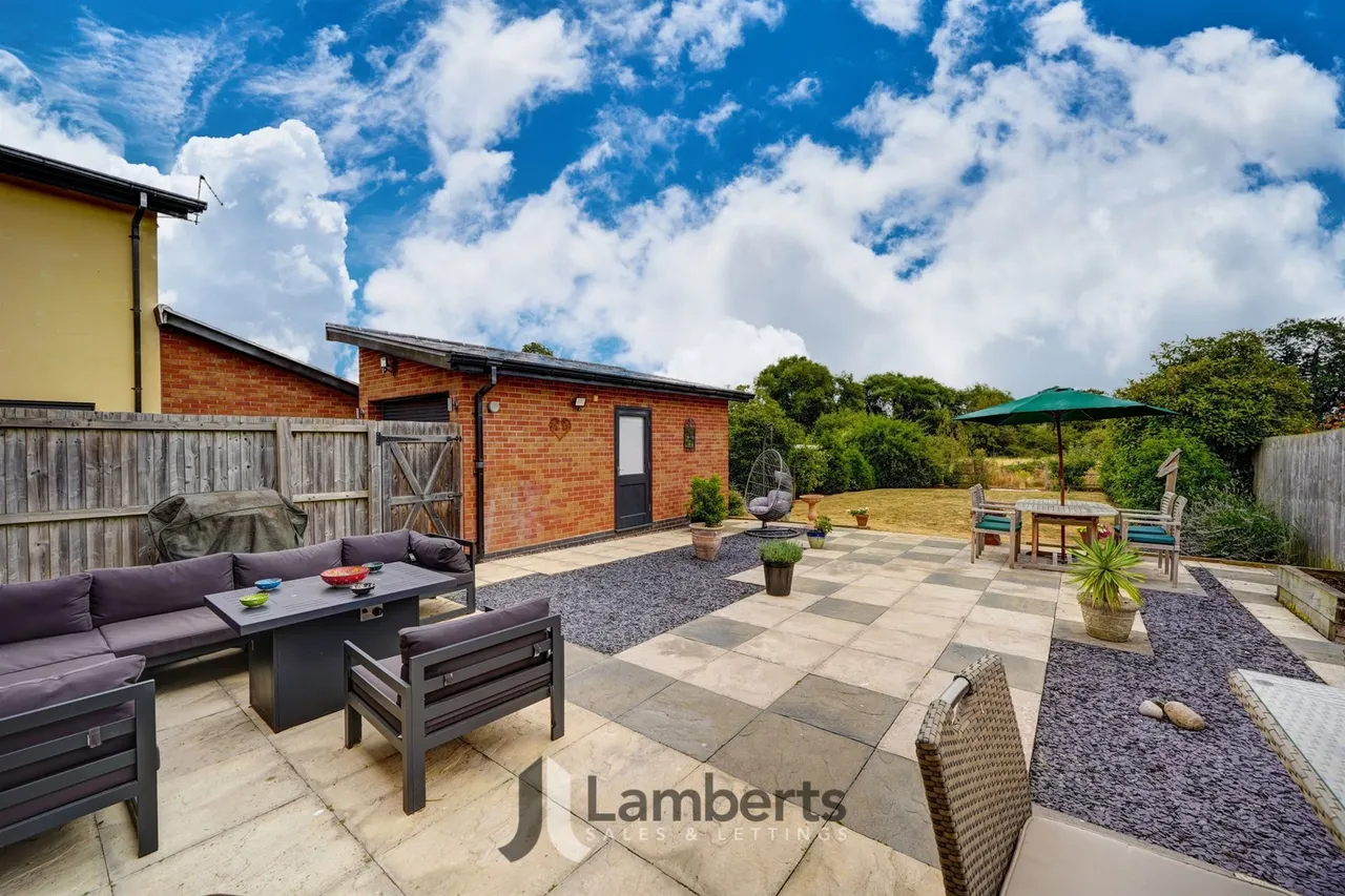 5 Arrow View, Studley, photo 19