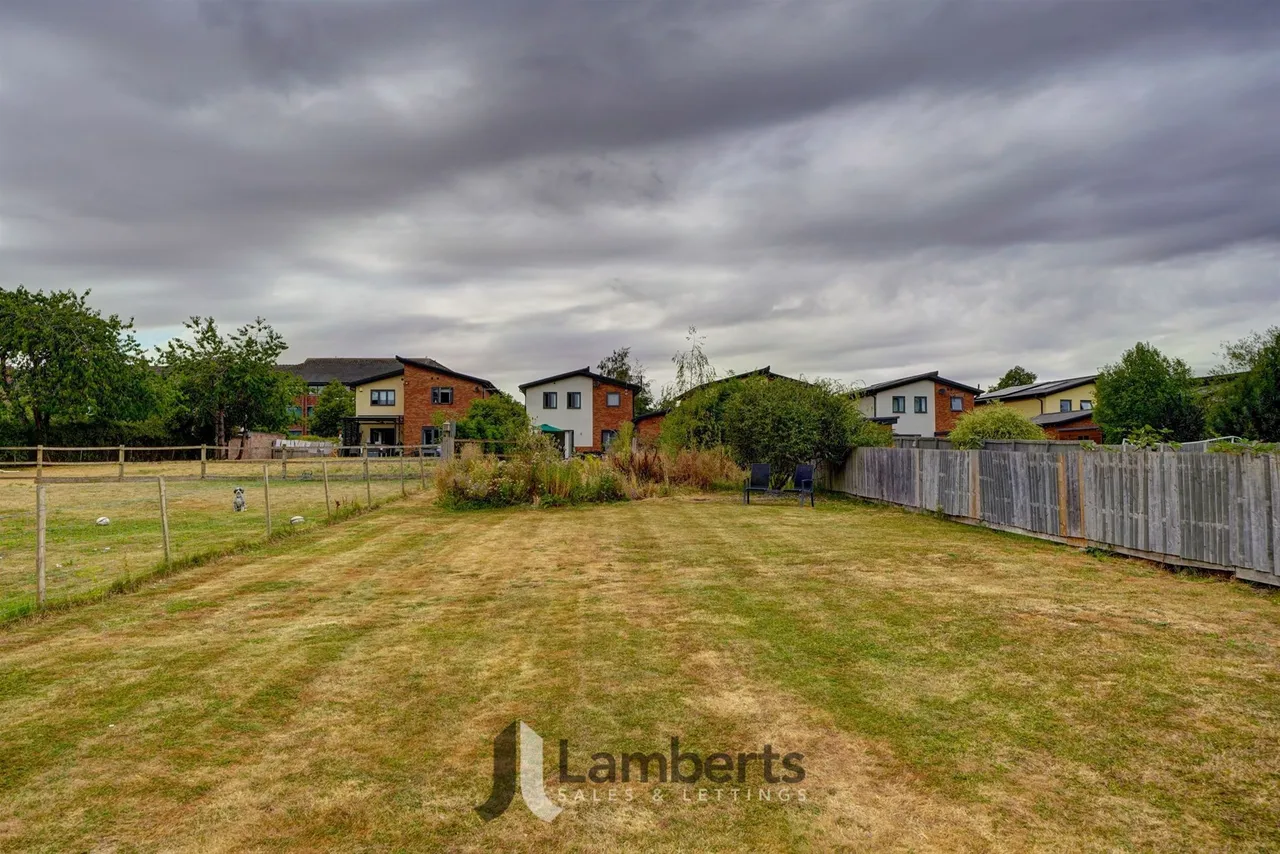 5 Arrow View, Studley, photo 30