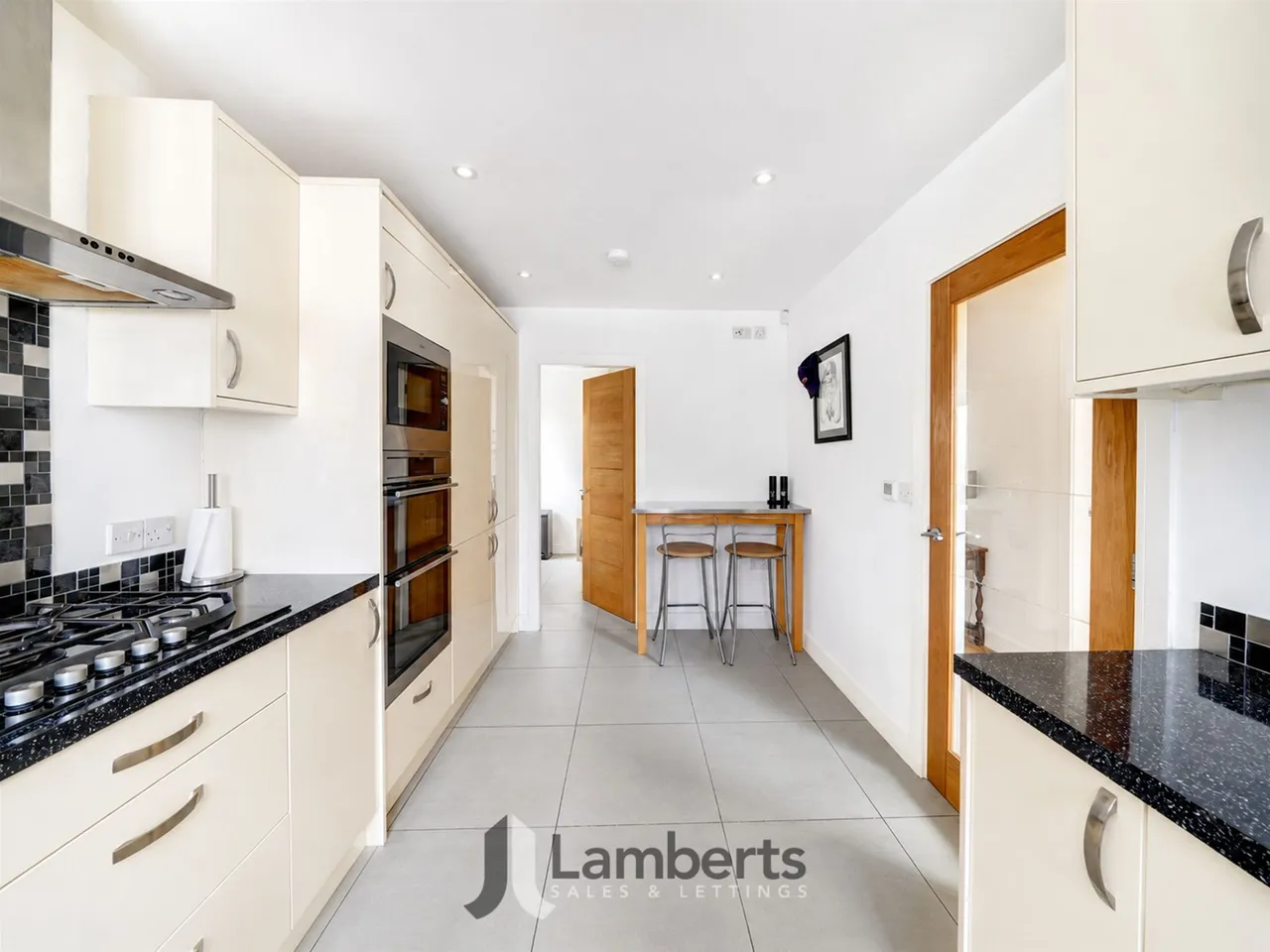 5 Arrow View, Studley, photo 11