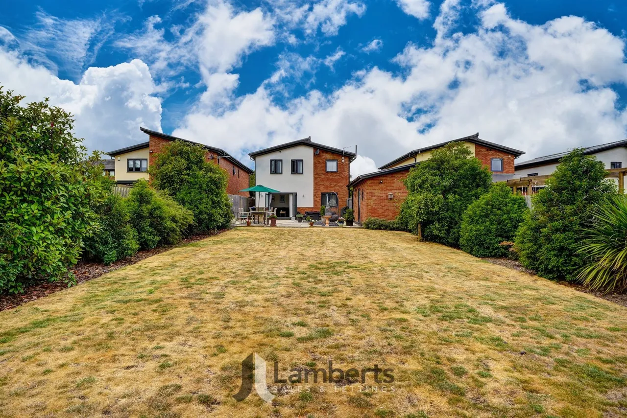 5 Arrow View, Studley, photo 29