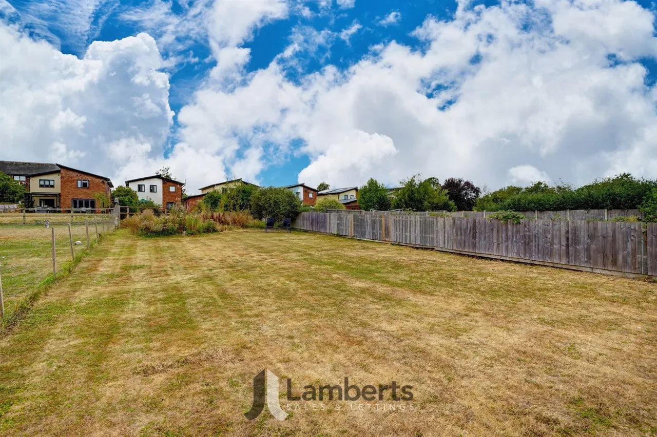 5 Arrow View, Studley, photo 20