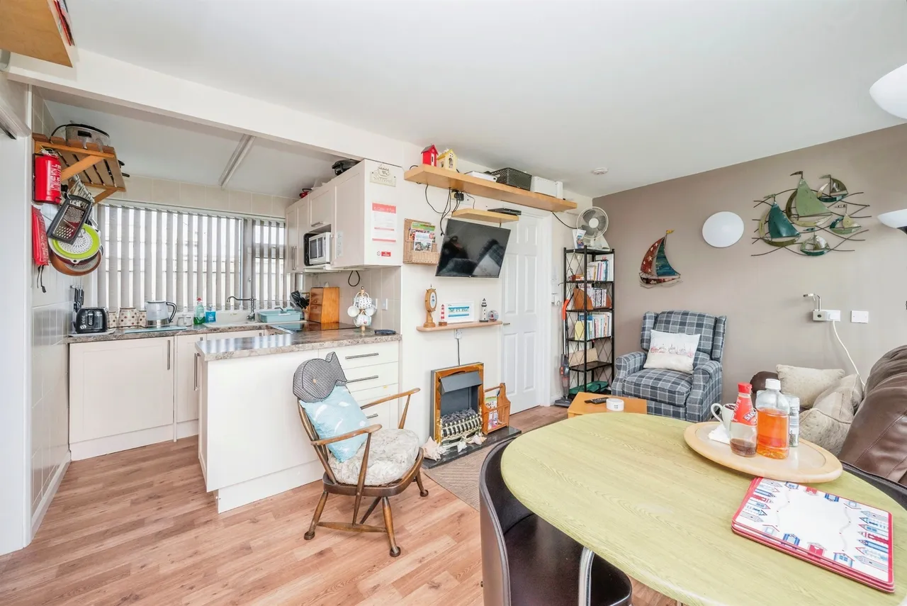 2 bed park home for sale — Coast Road, Walcott, Norwich
