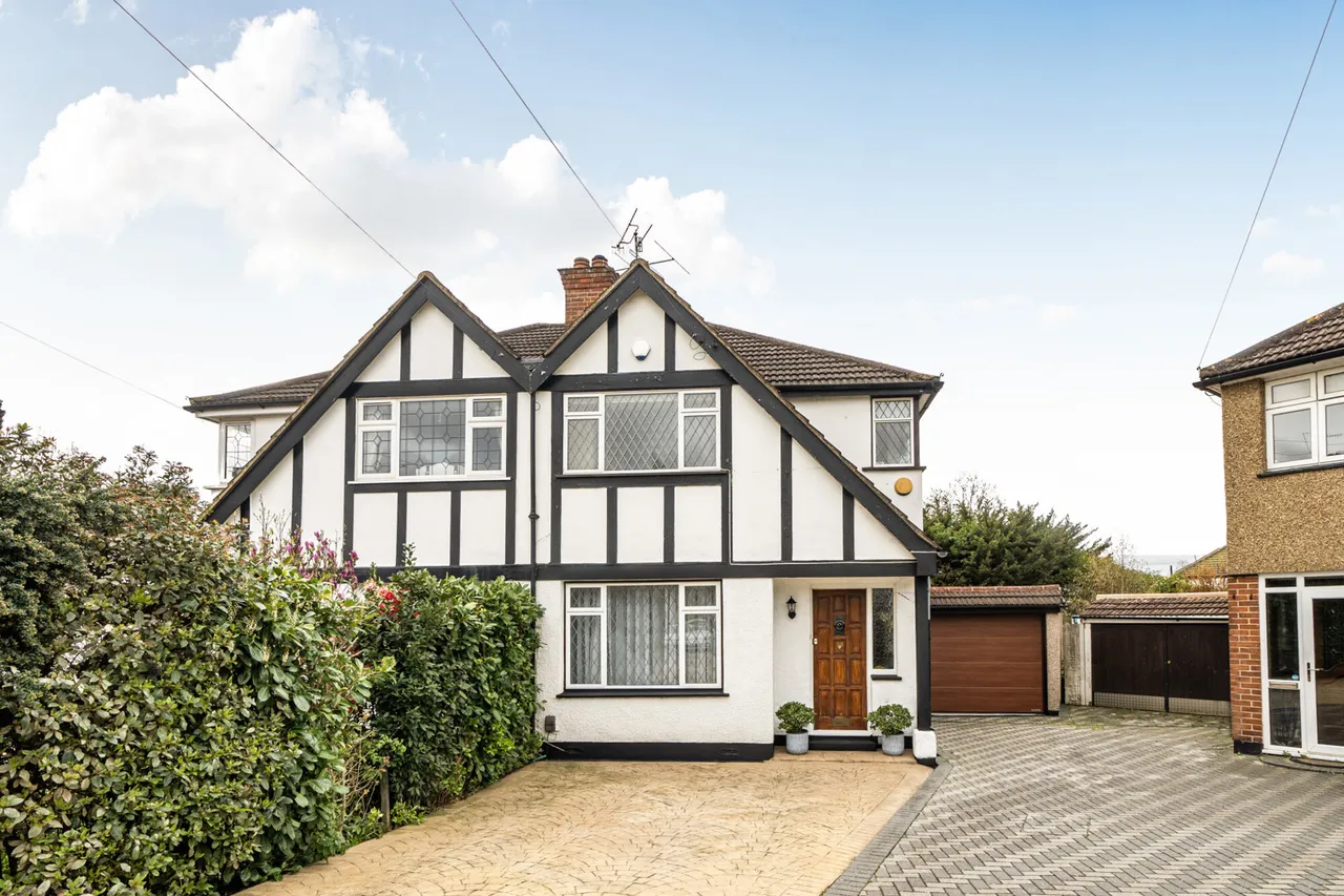 3 bed house for sale, Chatsworth Gardens, Harrow, HA2