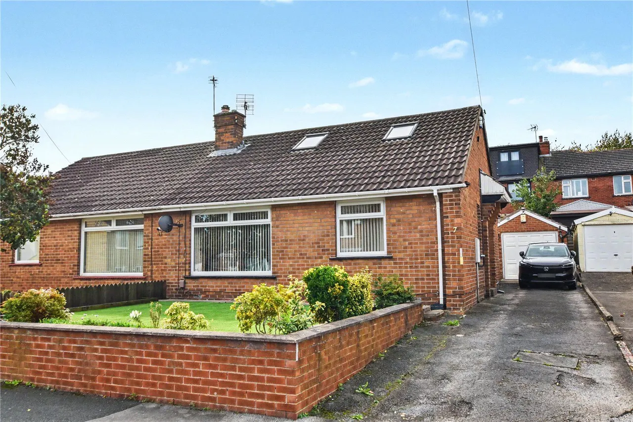 2 bed house for sale, Brighton Avenue, Morley, LS27