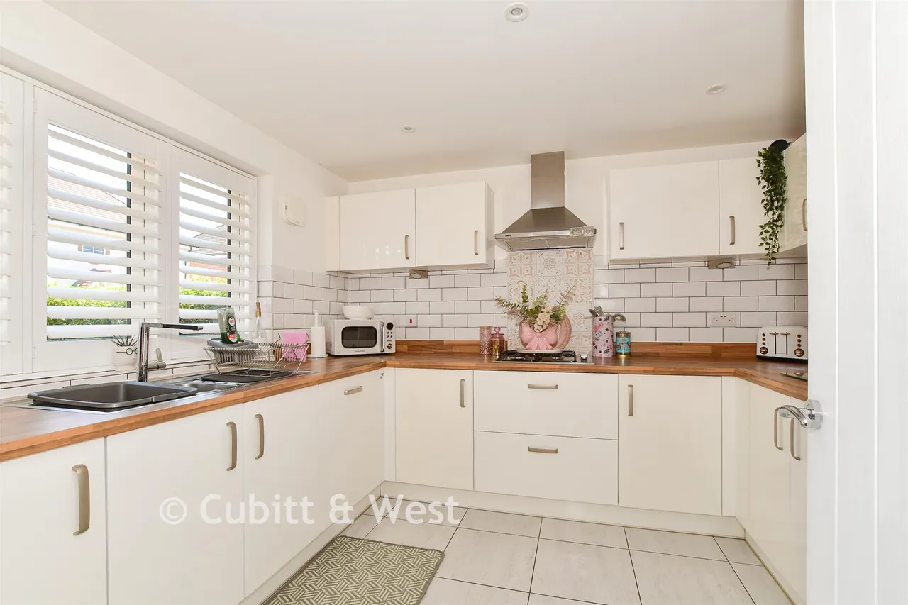 Centenary Road, Southwater, RH13, photo 4