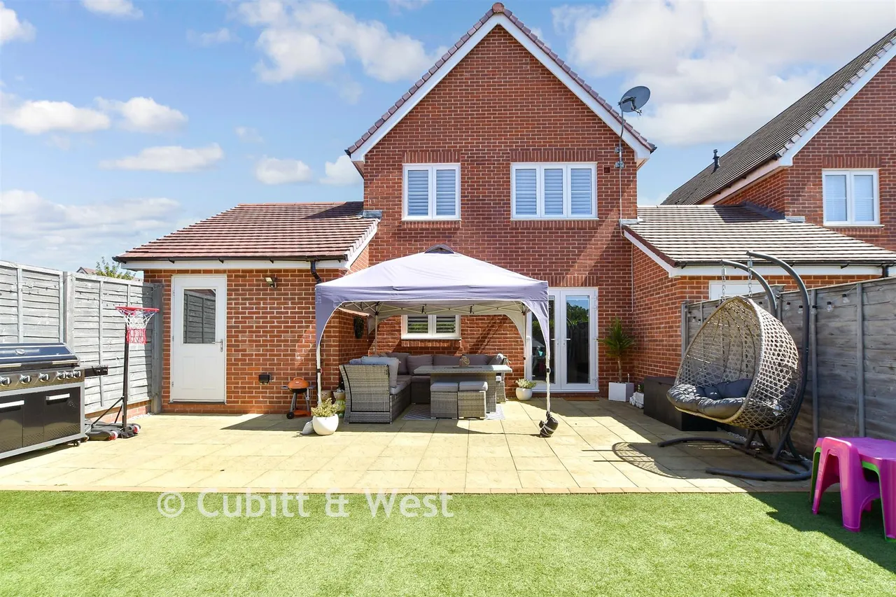 Centenary Road, Southwater, RH13, photo 2