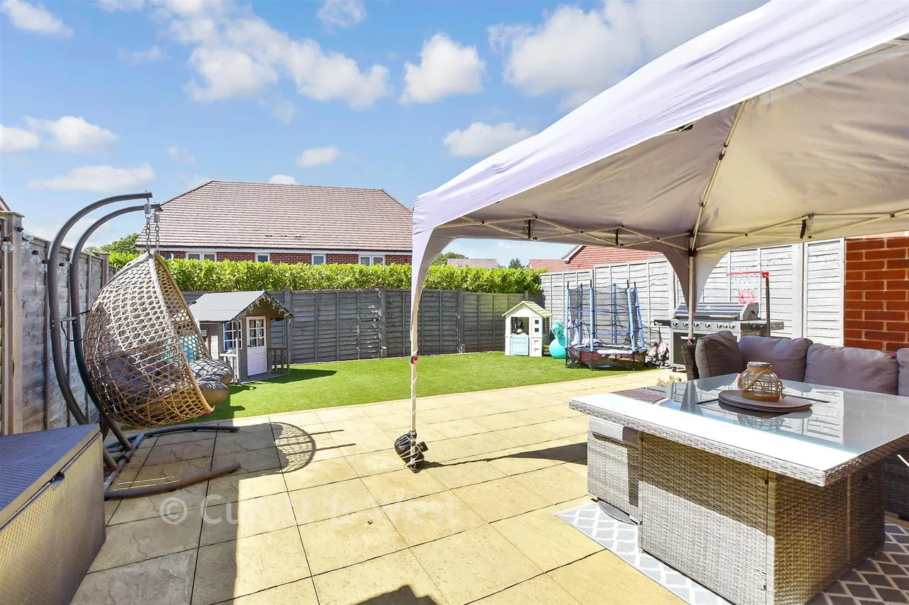 Centenary Road, Southwater, RH13, photo 13