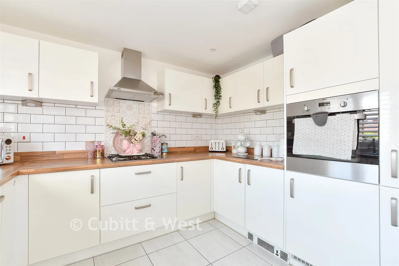 Centenary Road, Southwater, RH13, photo 6