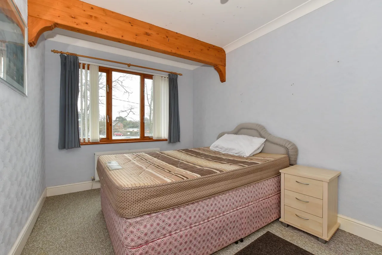 Fishbourne, PO33, photo 14
