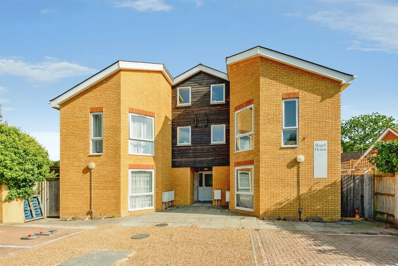 2 bed flat for sale, Monson Road, Redhill, RH1
