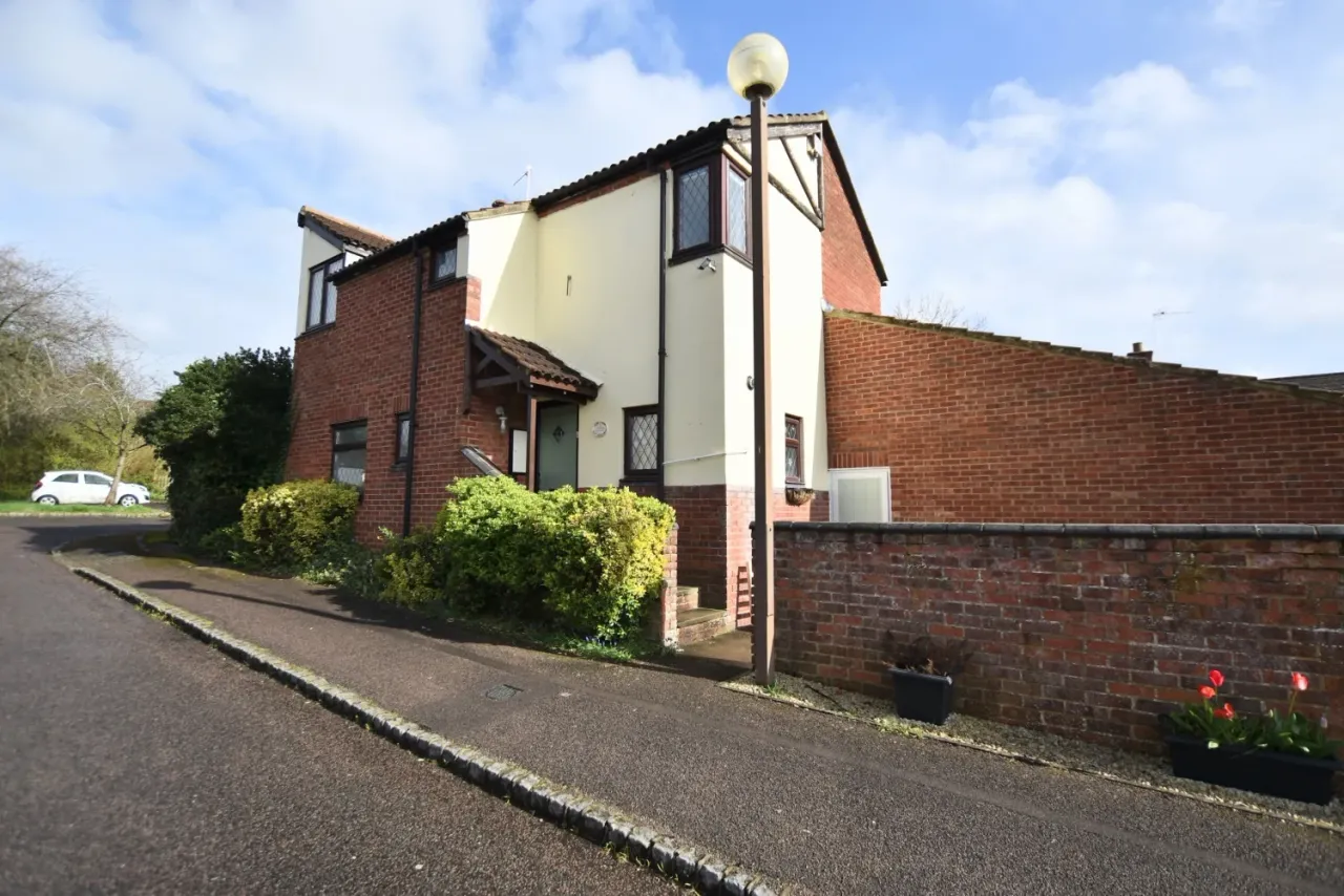 3 bed house to rent — Nursery Gardens, Bradwell, Milton Keynes, Buckinghamshire, MK13 9HU